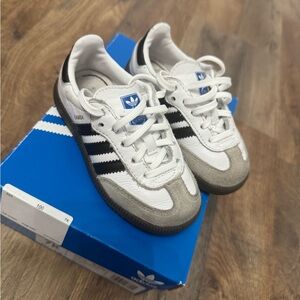 Kids sambas size 7c